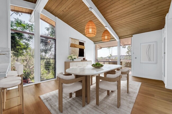 Building Photo - 3623 Serra Rd