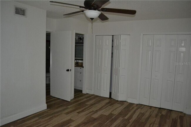 Building Photo - 603 Grenadine Ct