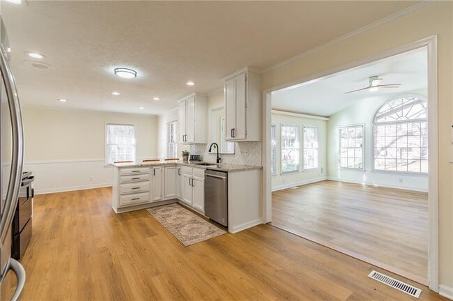 Building Photo - 905 Tanglewood Trail