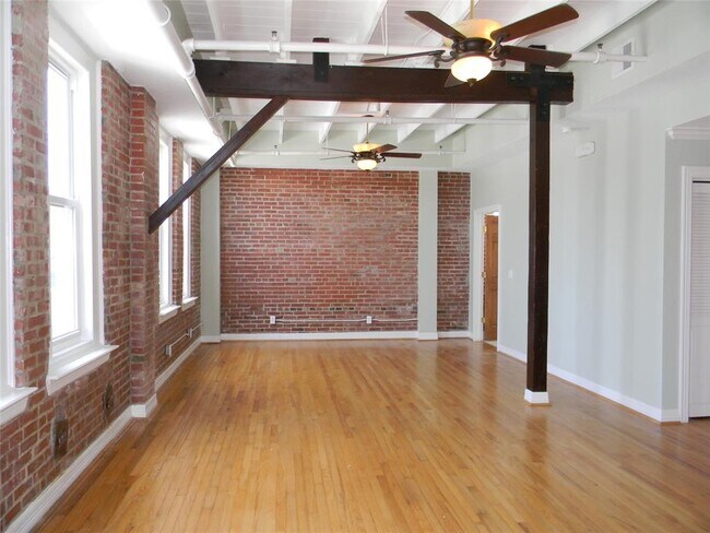 Building Photo - 100 20th St