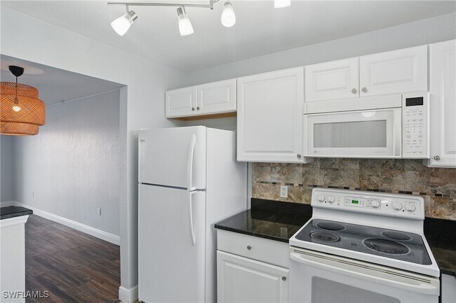 Building Photo - 170 Turtle Lake Ct