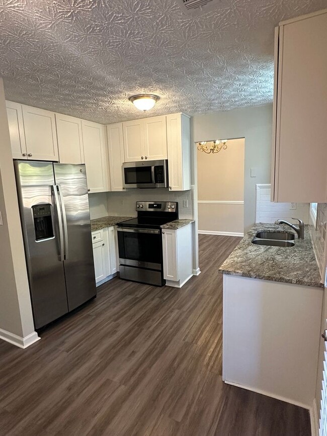 Building Photo - Beautiful Kennesaw Home For Rent!