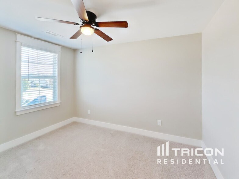 Building Photo - 1406 Cotillion Dr