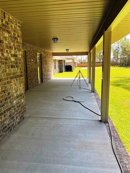 Building Photo - 9167 Tara Cir