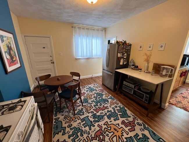 Building Photo - 225 Holland St