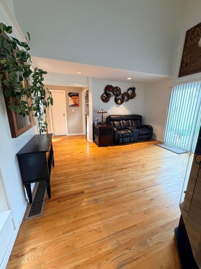 Building Photo - 8226 Glencree Pl