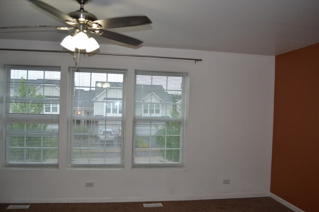 Building Photo - 406 Valentine Way
