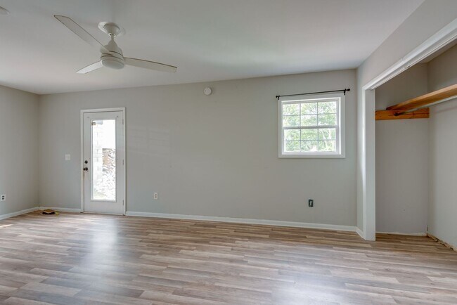 Building Photo - Charming 4BR/2BA Home in South Nashville –...