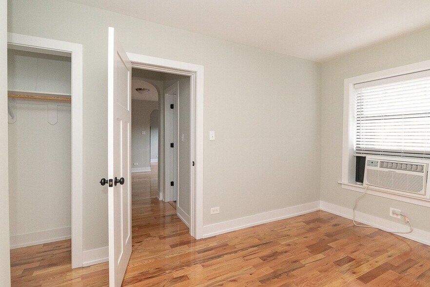 Building Photo - 555 W Arlington