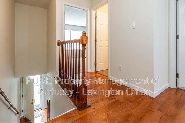 Building Photo - 804 Wabarto Way