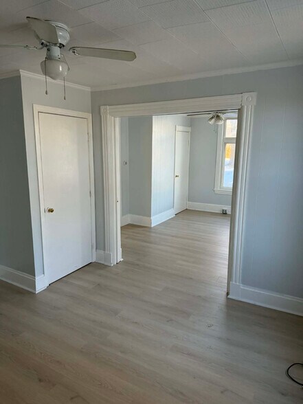 Building Photo - 242 Lincoln St