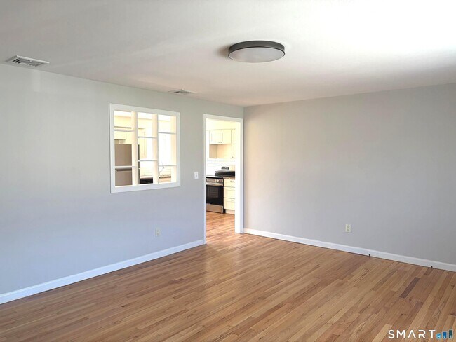 Building Photo - 3 Carmen St