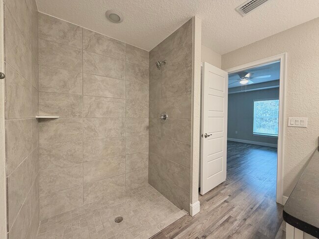 Building Photo - 210 Locust Lane Pass