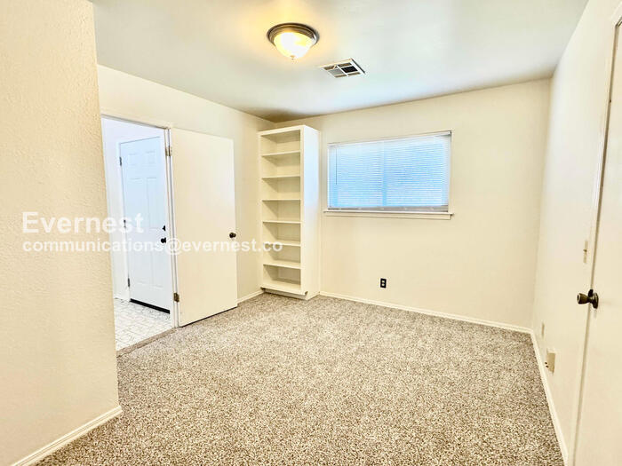 Building Photo - 5024 S Birch Ave