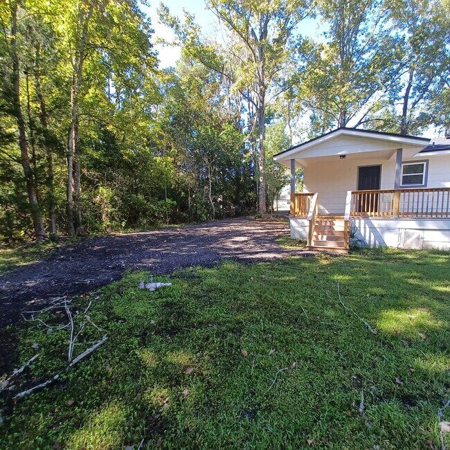 Building Photo - Waterfront 3 BR 2 BA Remodeled Rental Home