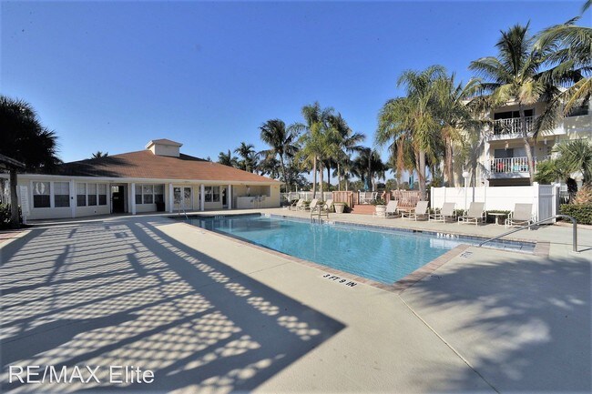 Building Photo - 1801 Island Club Dr