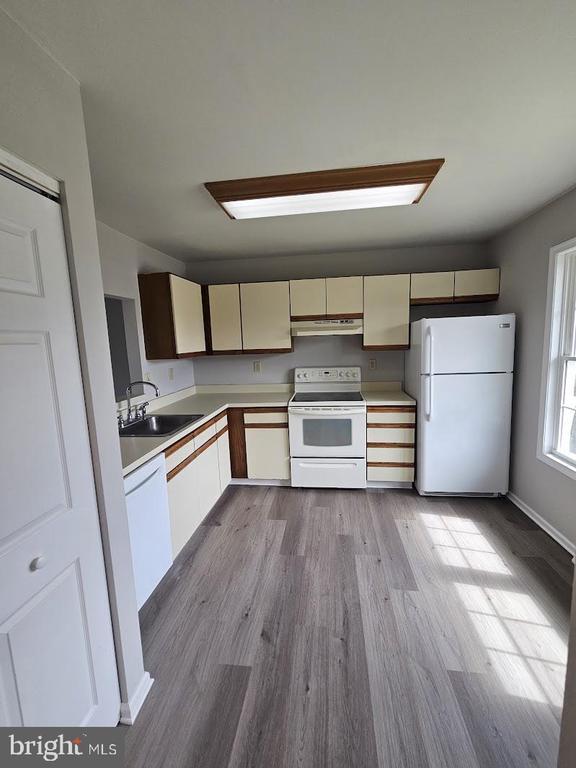 Building Photo - 33 Fieldstone Ct