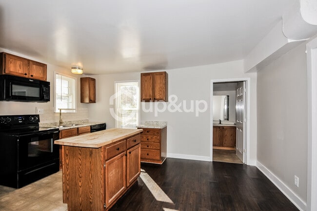 Building Photo - Fantastic 3bd/1ba home! Let yourself in!