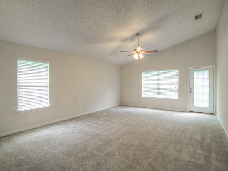 Building Photo - 7317 Ironside Dr E