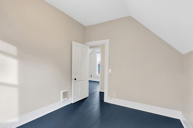 Building Photo - $1,000 Grocery Store Gift Card! 4 Bedroom, 1 bathroom Home in the York neighborhood for Rent!