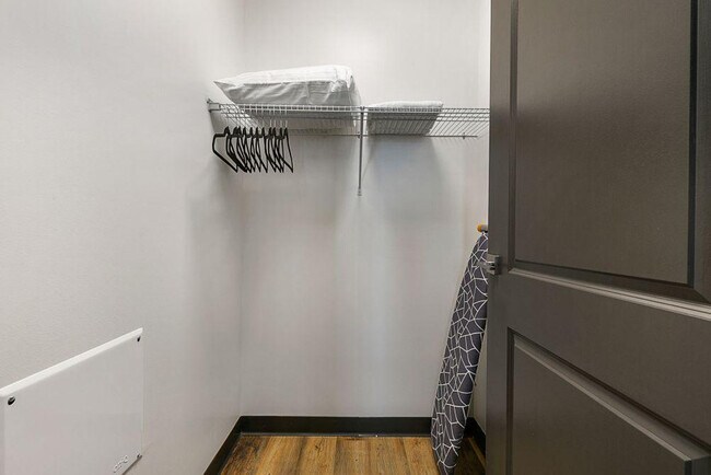 Building Photo - 611 Commerce St