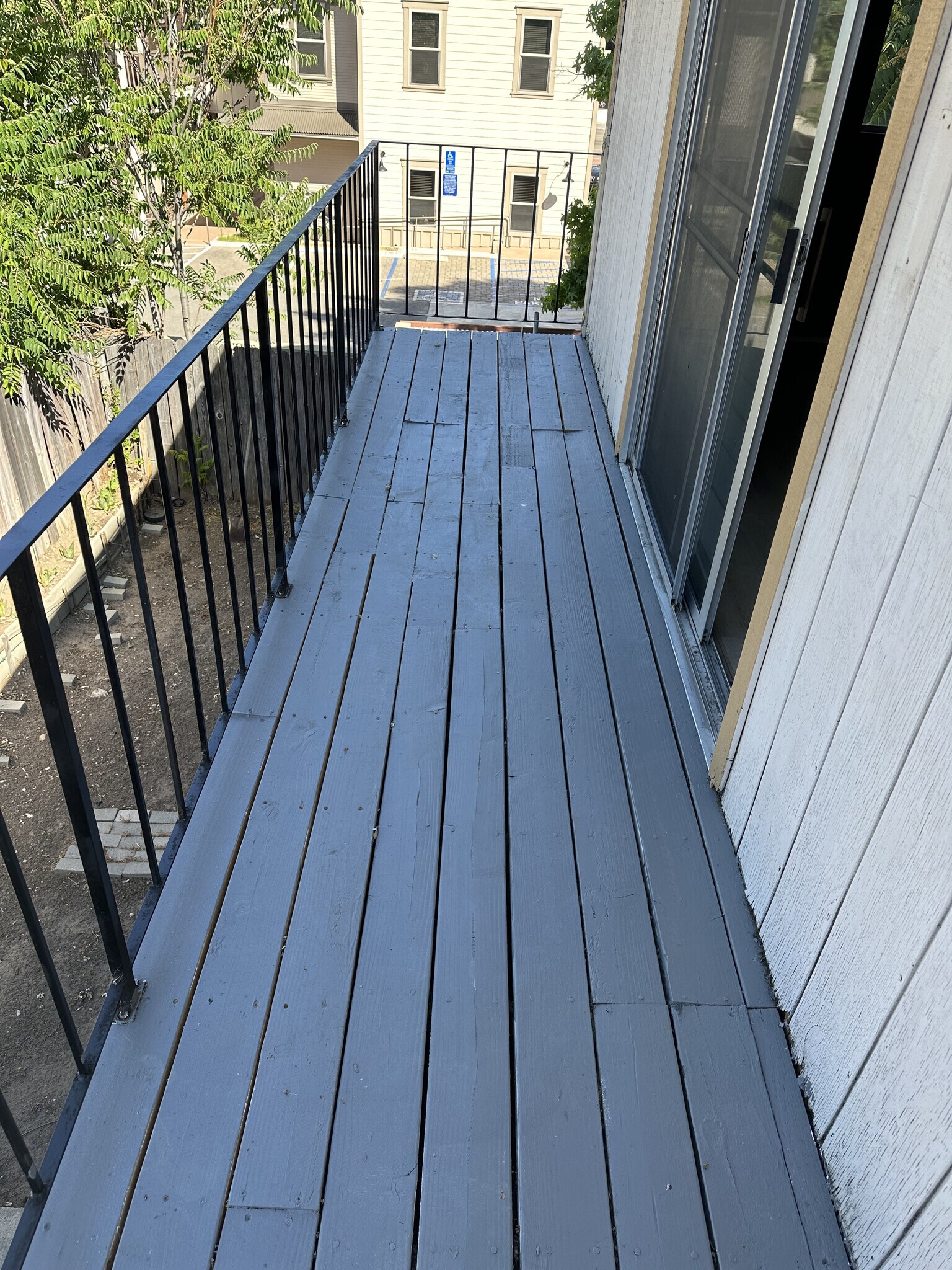 Balcony - 407 Crocker St