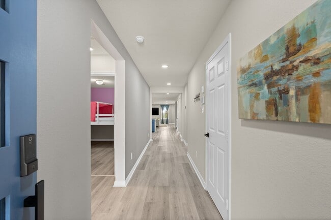 Building Photo - 10433 Russell Pines Dr