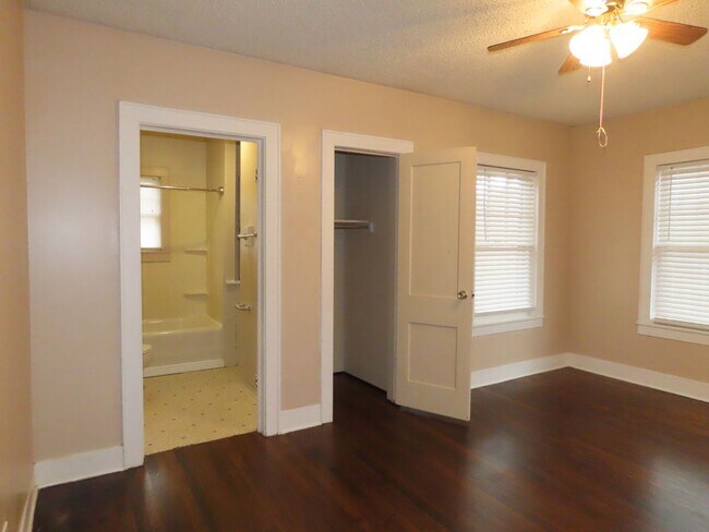 Building Photo - Charming 1 Bedroom, 1 Bath Upstairs Apartment