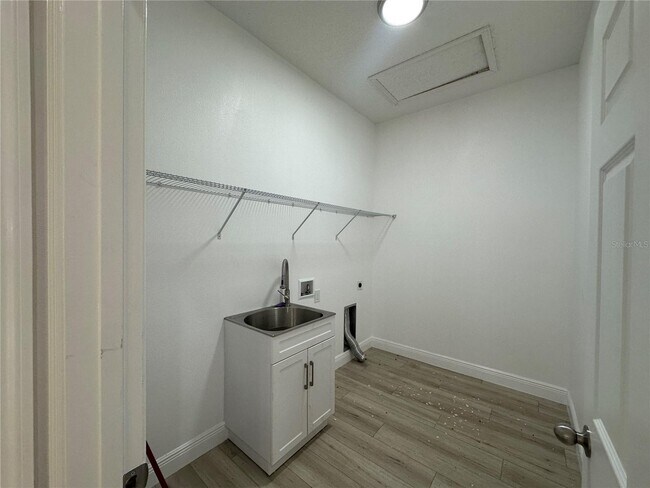 Building Photo - 1105 St Nicholas Ave