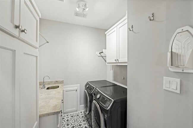 Building Photo - 542 W 26th St