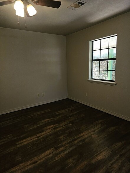 Building Photo - 1243 Charles Dr