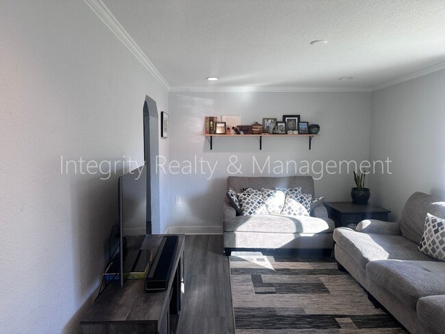 Building Photo - 901 S Alcott St