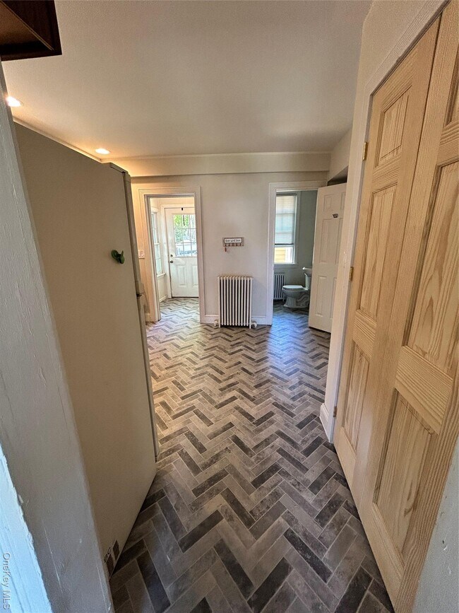 Building Photo - 24 Arnold Ave