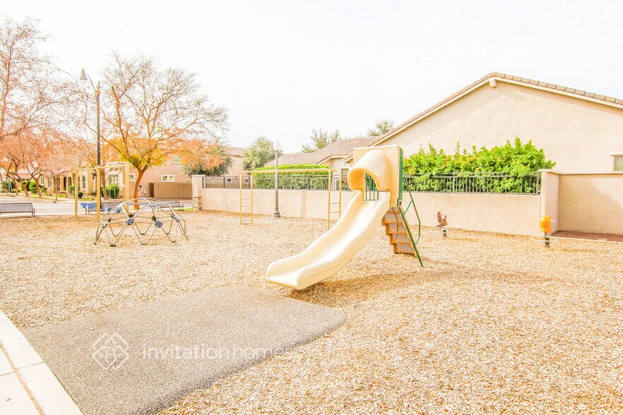 Building Photo - 1382 S Ponderosa Dr