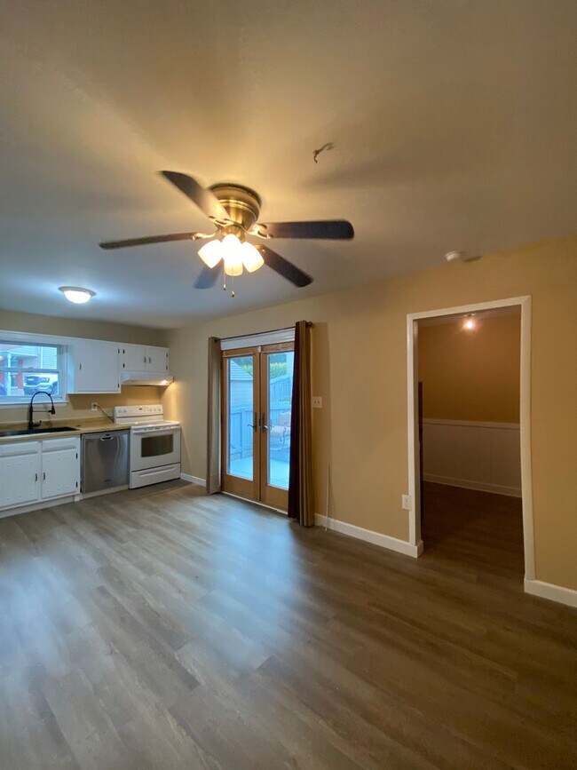 Building Photo - Attractive 3 Bedroom 1.5 Bath home in Mt. ...