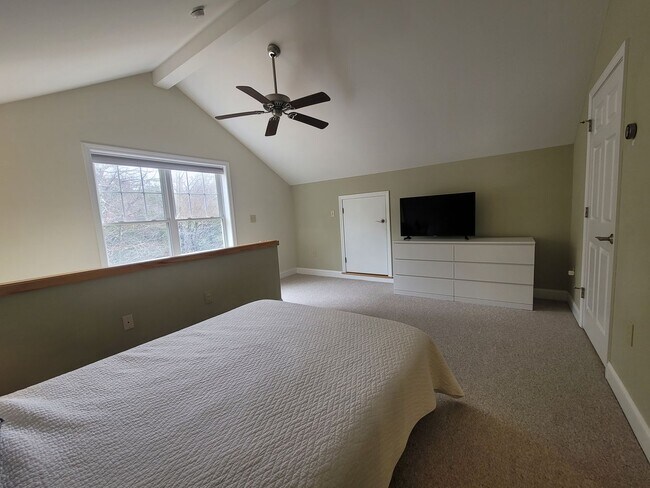 Building Photo - 6 month SUMMER SEASONAL on the River - $500 DISCOUNT!! - $2400/mo 2 bed 2 bath available now!