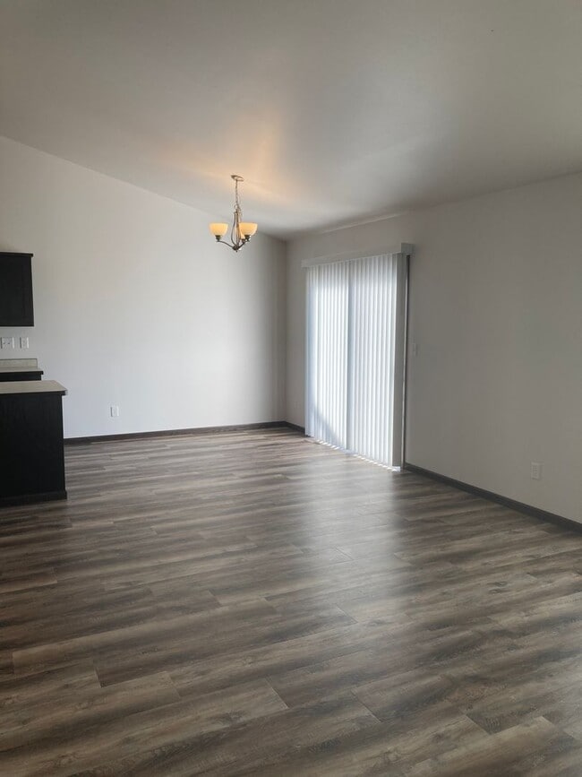 Building Photo - 3 Bed 3 Bath Single Family Home