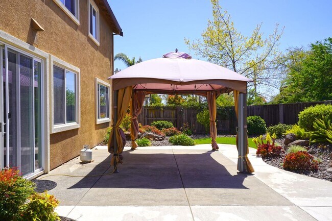 Building Photo - 1074 Vineyard Dr