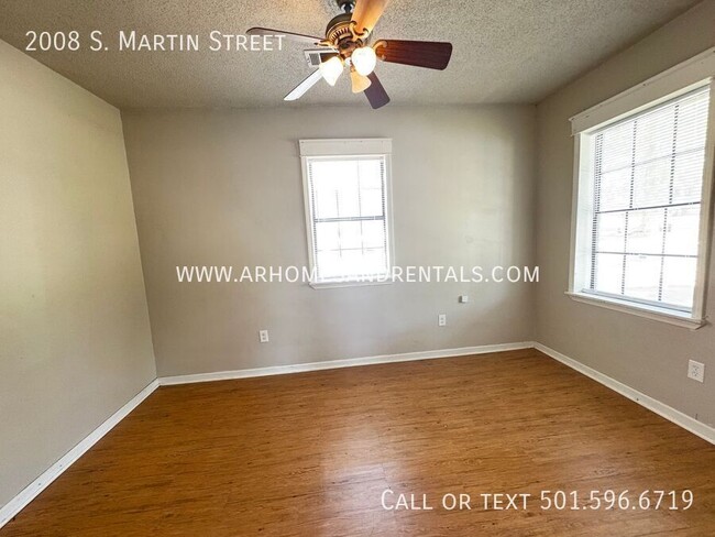 Building Photo - 2008 S Martin St