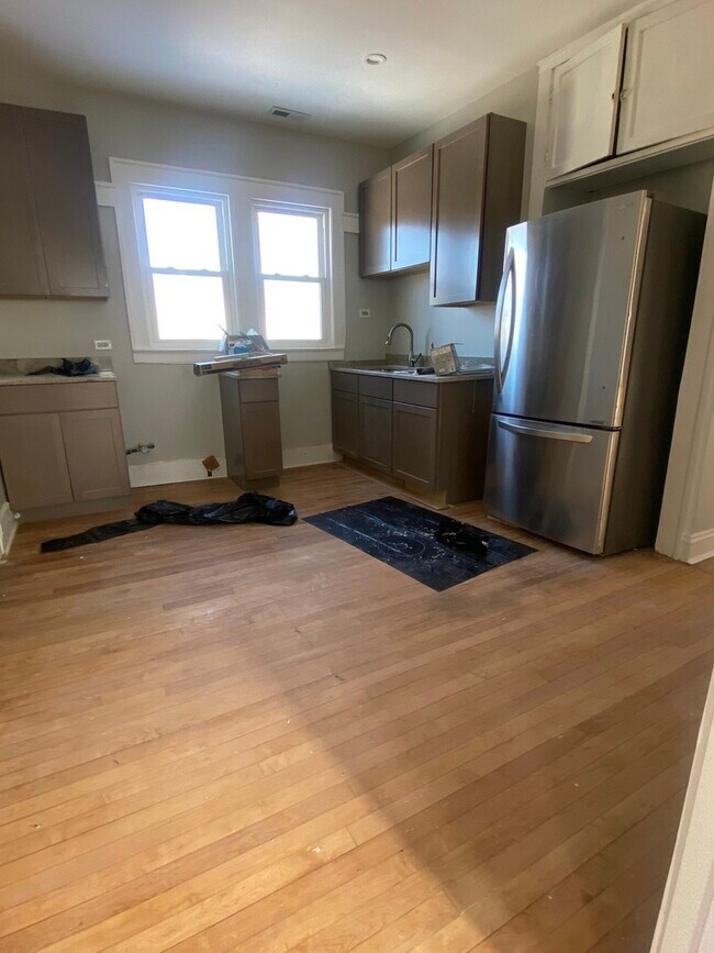 Building Photo - 8046 S Manistee Ave