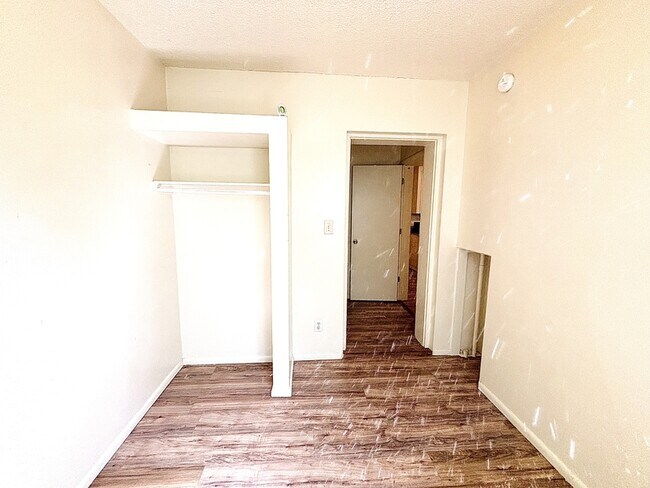 Building Photo - 560 S 600 E