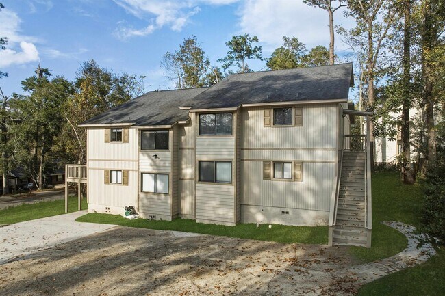 Building Photo - 2900 Woodrich Dr