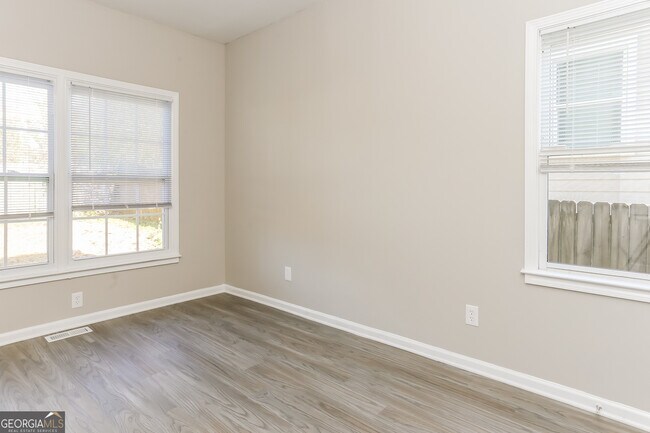 Building Photo - 1011 Parsons St SW