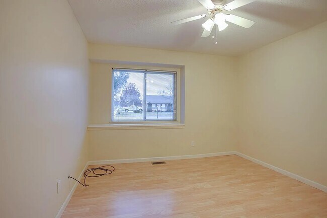 Building Photo - 3003 Valerie Dr