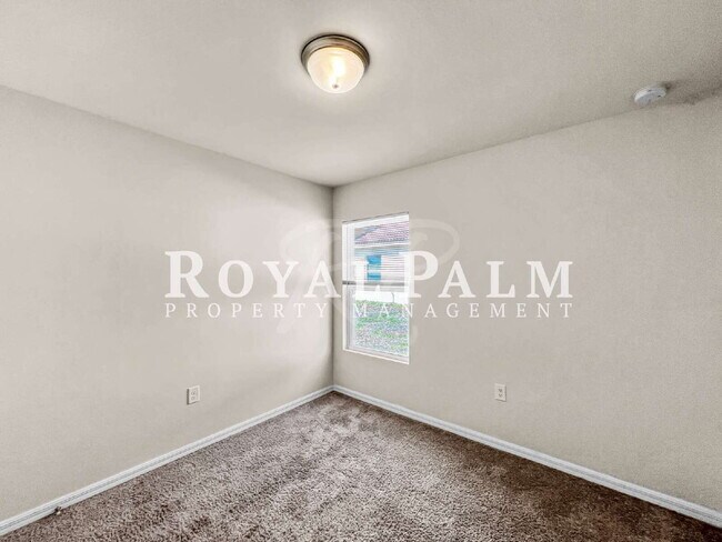 Building Photo - 4BR/2BA Duplex Living in Vistanna Villas + Washer & Dryer! — Space, Style, and Laundry Convenienc...