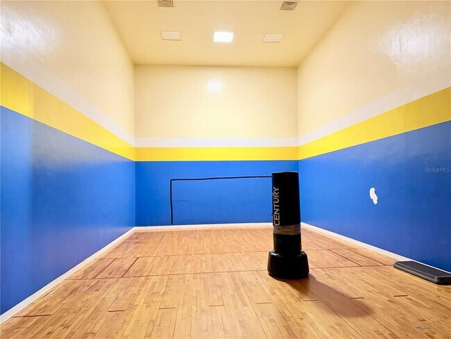 Building Photo - 13839 Fairway Island Dr