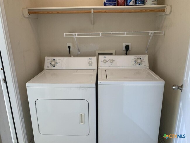 Building Photo - 2708 Butterfly Dr