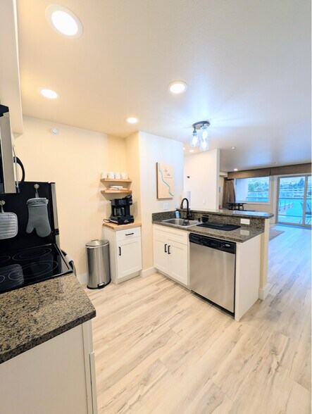 Building Photo - 322 W Woodin Ave