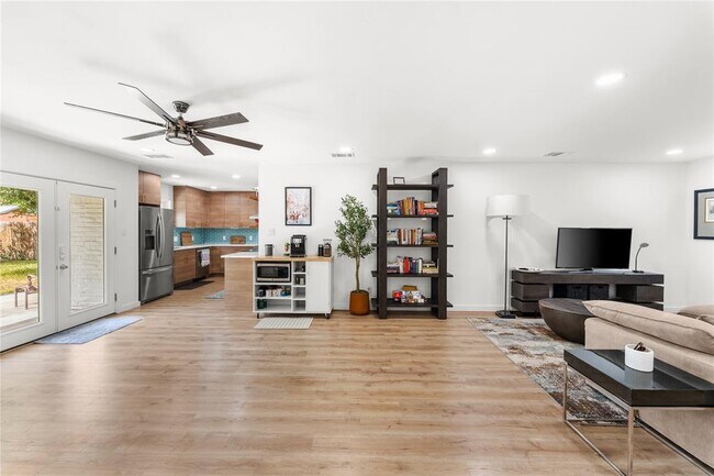 Building Photo - 1211 Sahara Ave