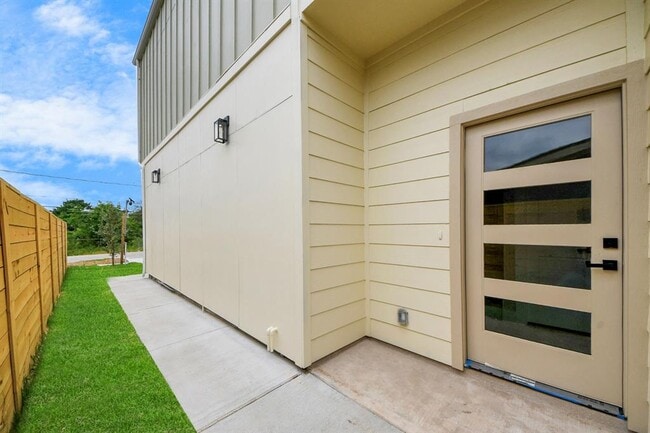Building Photo - 7540 Charlie St